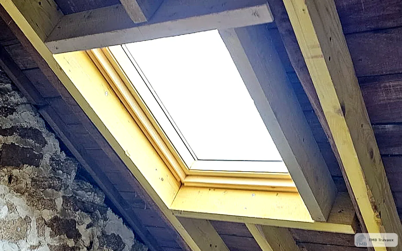 Intervention façade avec échafaudage.