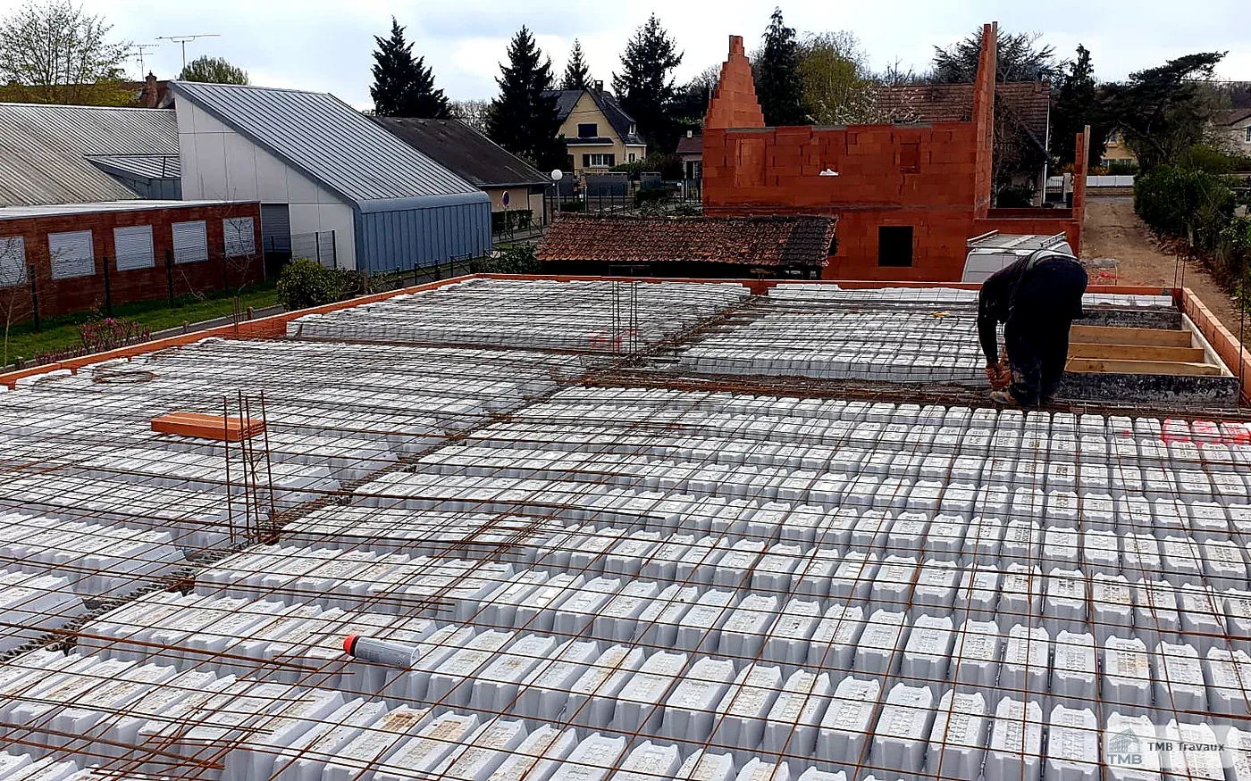 Travaux de dalle et gros œuvre.